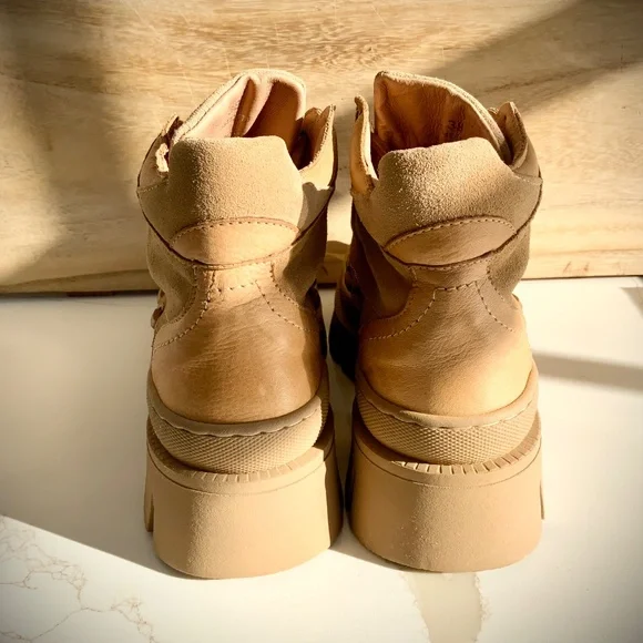 $268 Free People Dawn Hiker Tan Suede Leather Lug Sole Boots size 38 (8). - Picture 5 of 8